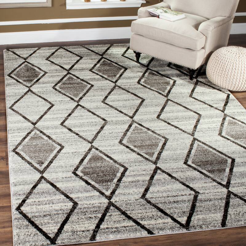 SAFAVIEH Tunisia Leona Southwestern Rug - 4' x 6' - Grey/Black