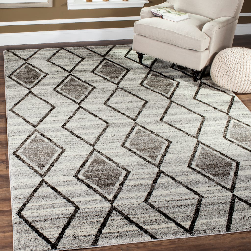 SAFAVIEH Tunisia Leona Southwestern Rug