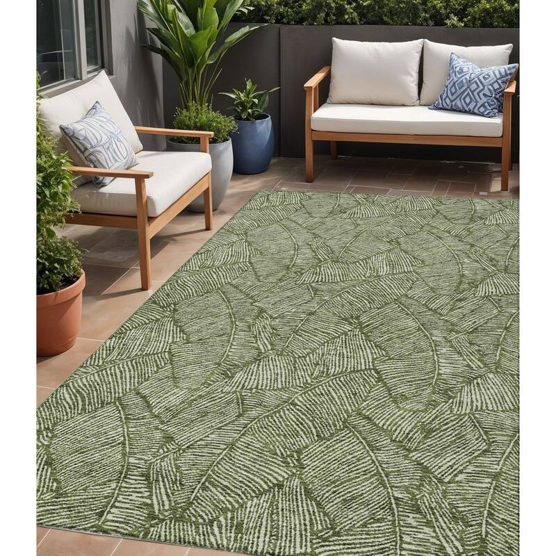 HomeRoots Floral Transitional Rectangle Outdoor Rug - 5' X 8'