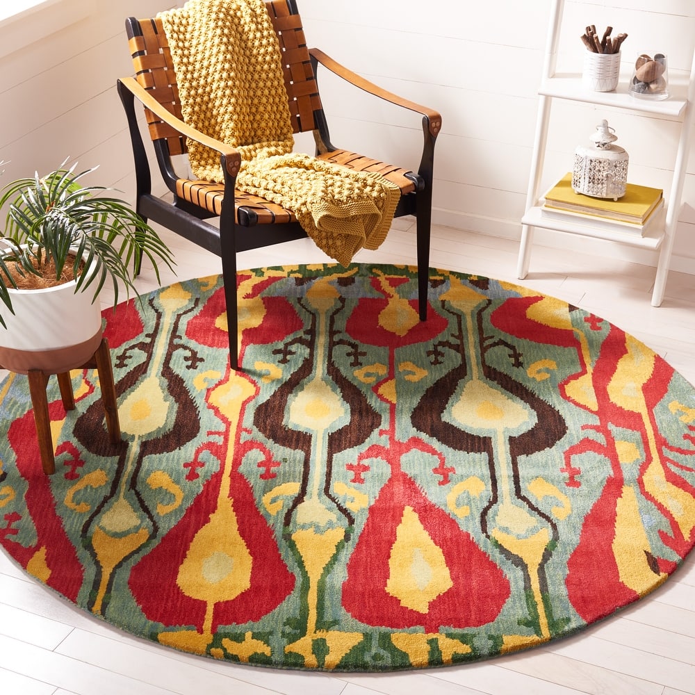 SAFAVIEH Handmade Ikat Meliha Modern Wool Rug