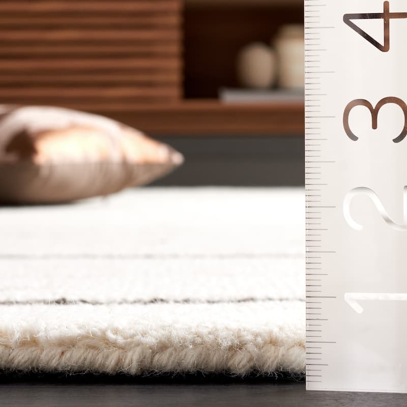 SAFAVIEH Handmade Ebony Yafit Contemporary Wool Rug
