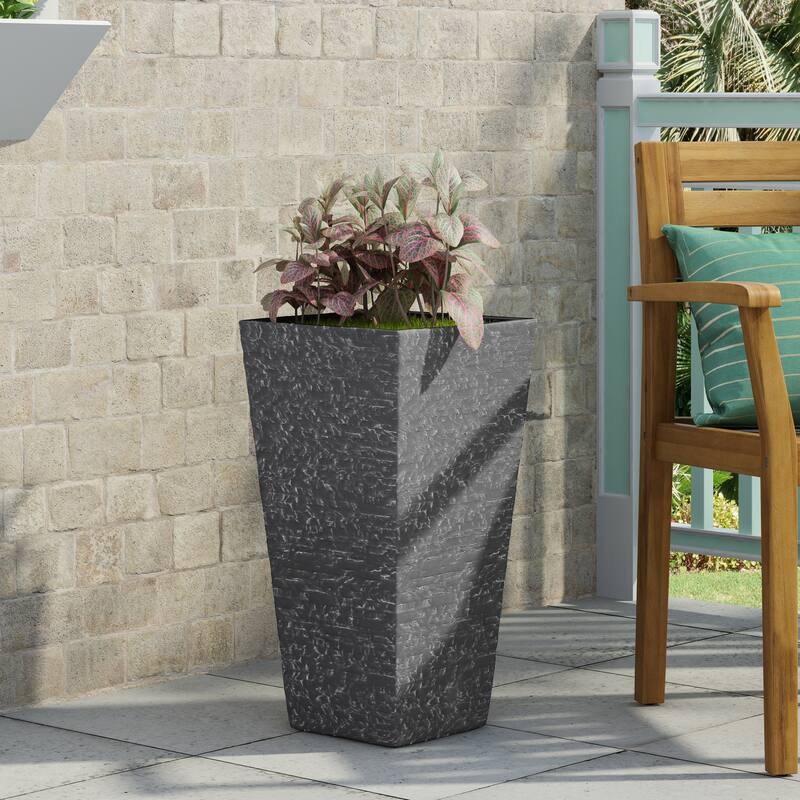 Flower pot，PLANTER，This garden urn planter allows for variation in height in your garden area - Gray