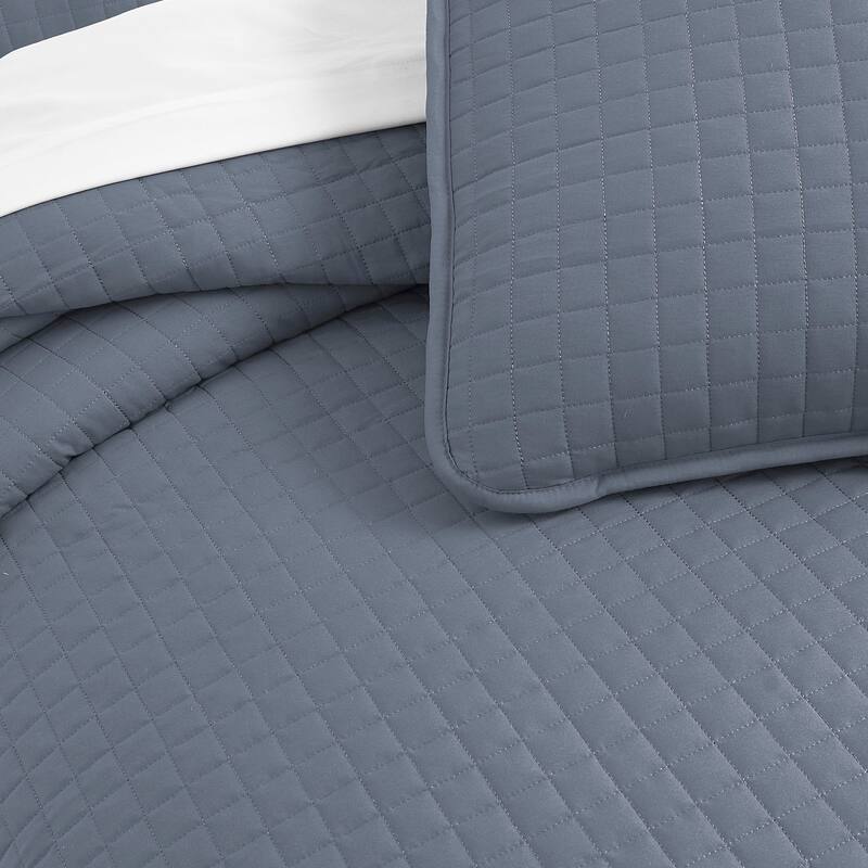 Oversized Solid 3-piece Quilt Set by Southshore Fine Linens