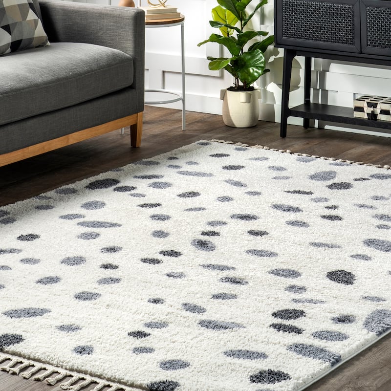 Nuloom Rudy Transitional Polka Dot Tasseled Area Rug