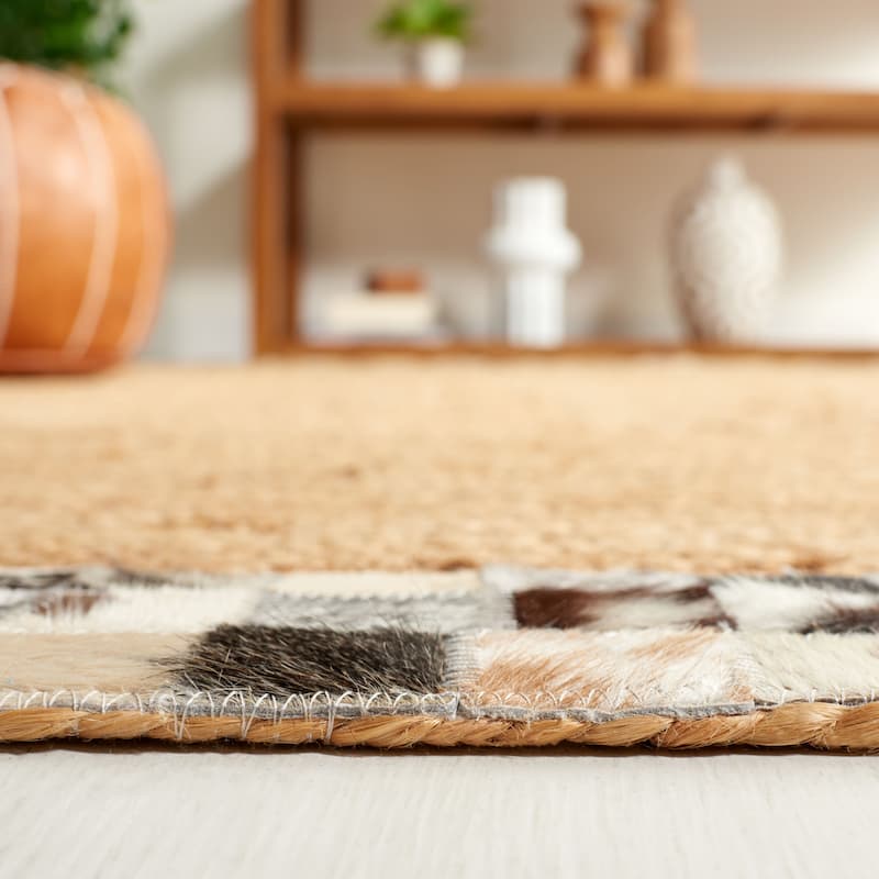 SAFAVIEH Handmade Natural Fiber Shreya Farmhouse Cowhide Leather &
