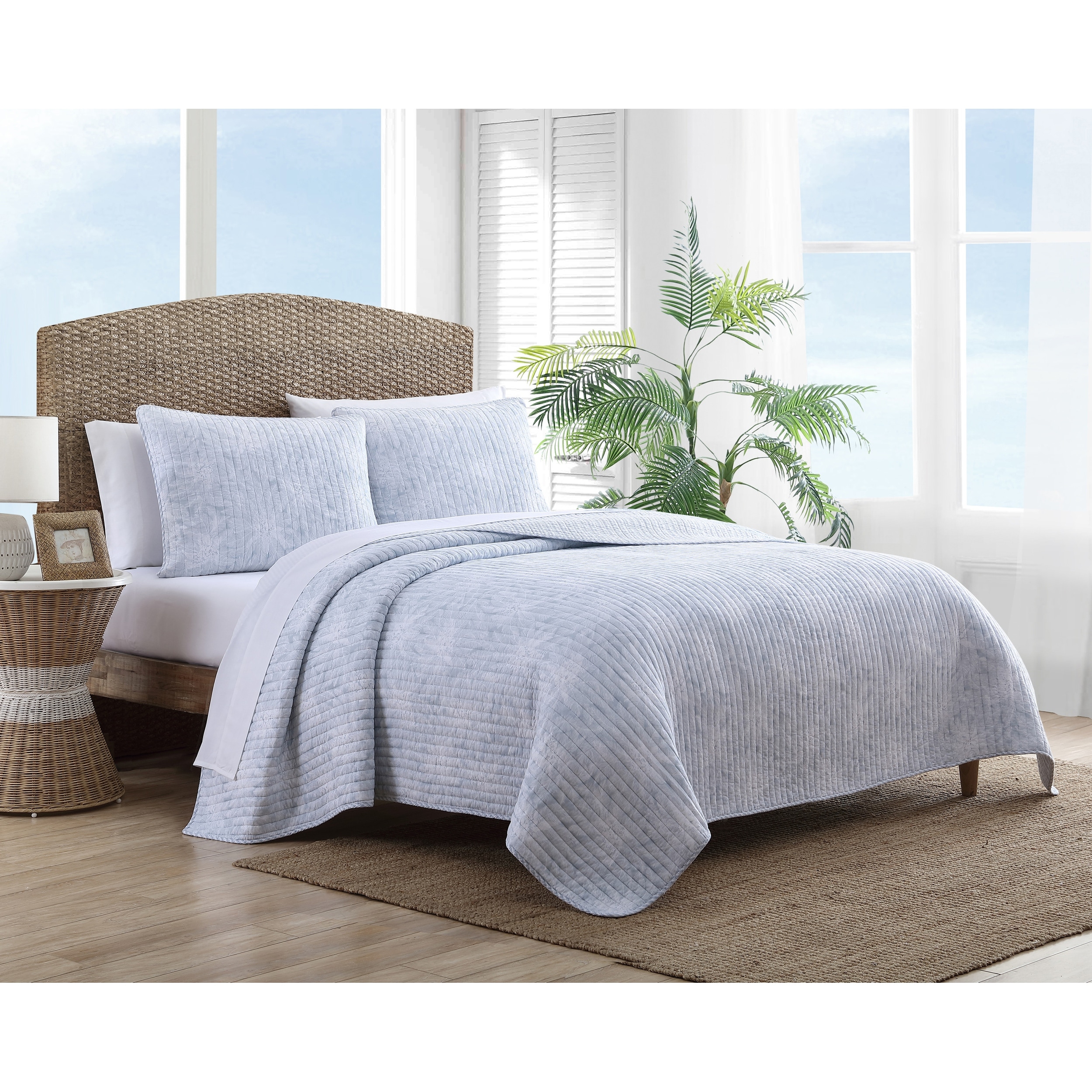 Tommy Bahama Makena Floral Print Reversible Quilt (Blue, 3 Piece Set)