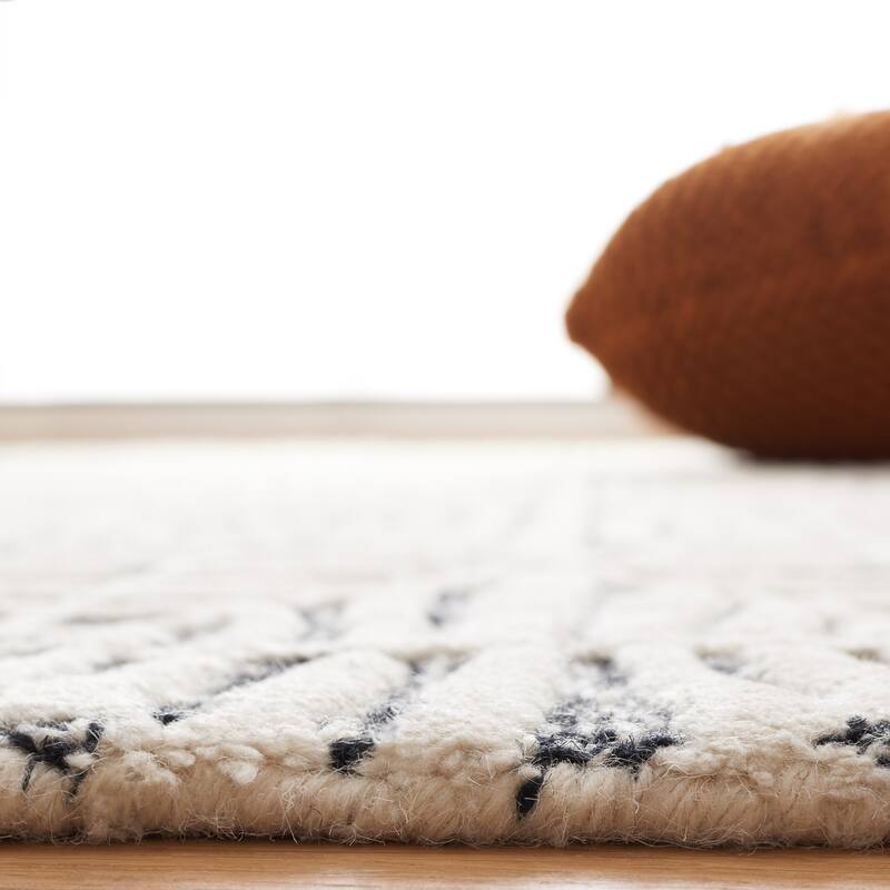 SAFAVIEH Handmade Ebony Chika Modern Trellis Wool Rug