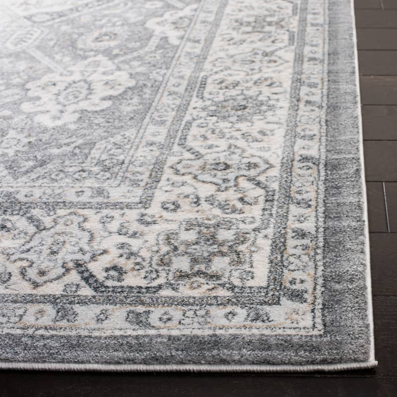 SAFAVIEH Isabella Minola Traditional Oriental Rug - 6'7" x  9' - Grey/Cream - Rectangle