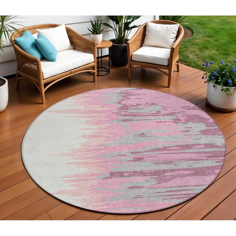 HomeRoots Abstract Transitional Rectangle Outdoor Rug - 8' Round