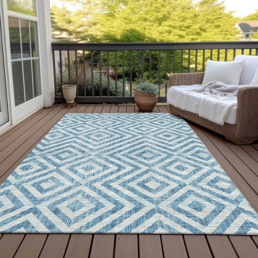 Machine Washable Indoor/ Outdoor Chantille Geo Diamond Rug