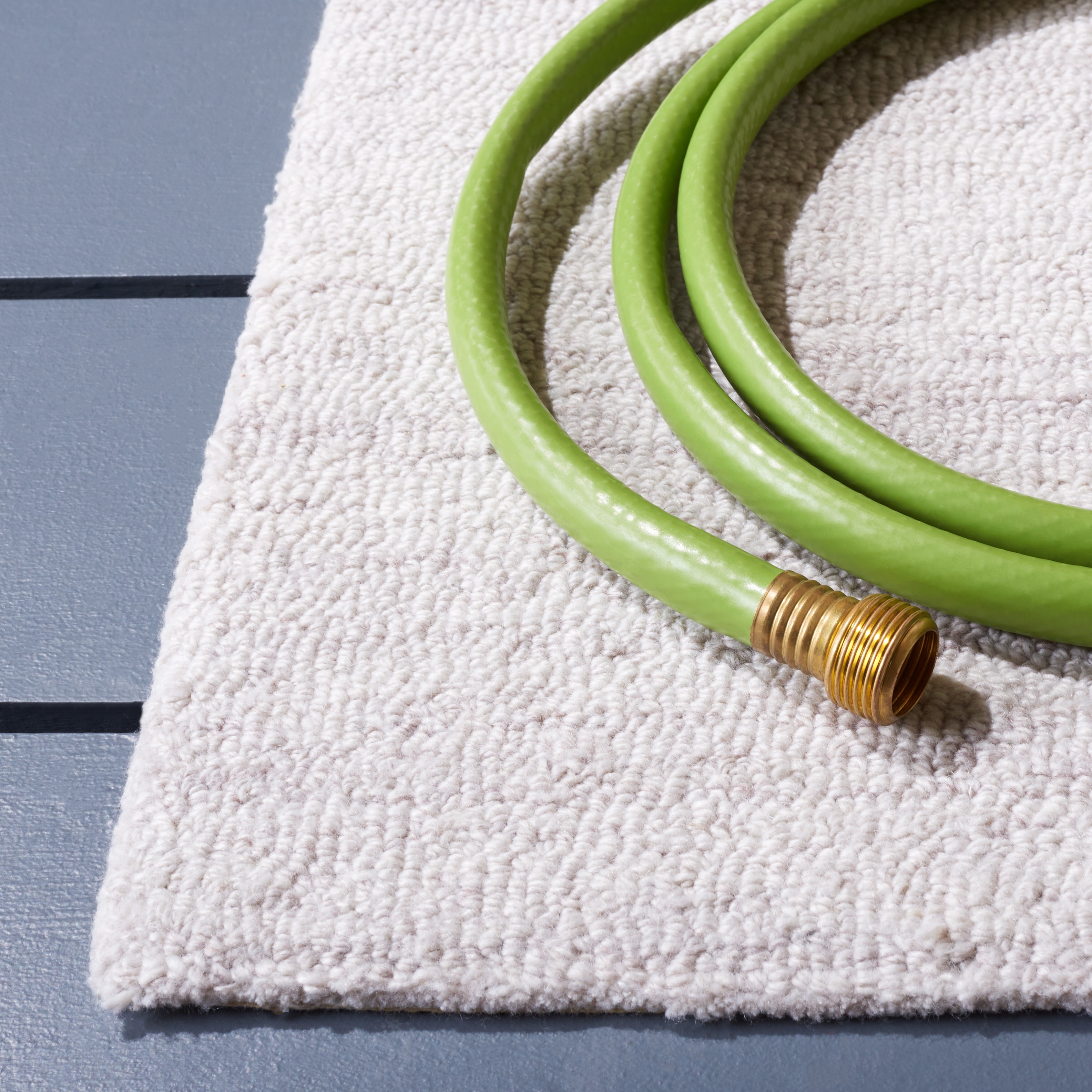 SAFAVIEH Handmade Outdoor Micro-Loop Zejxhane Rug