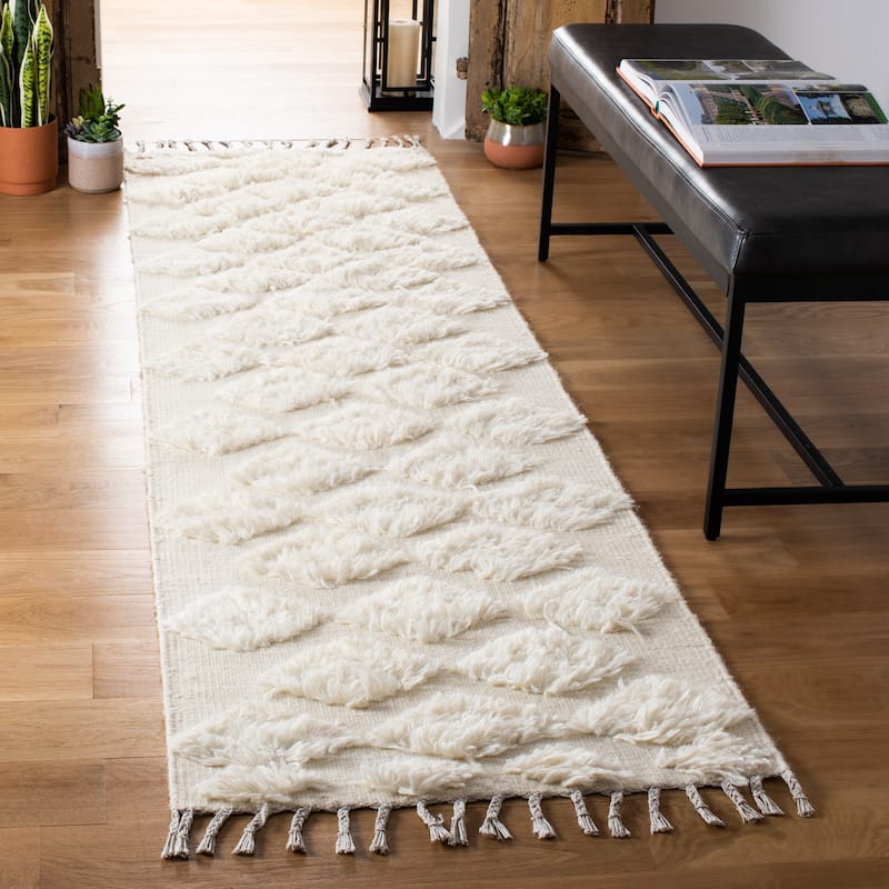 SAFAVIEH Handmade Casablanca Shag Rouba Tribal Wool Rug - 2'3" x 8' Runner - Ivory