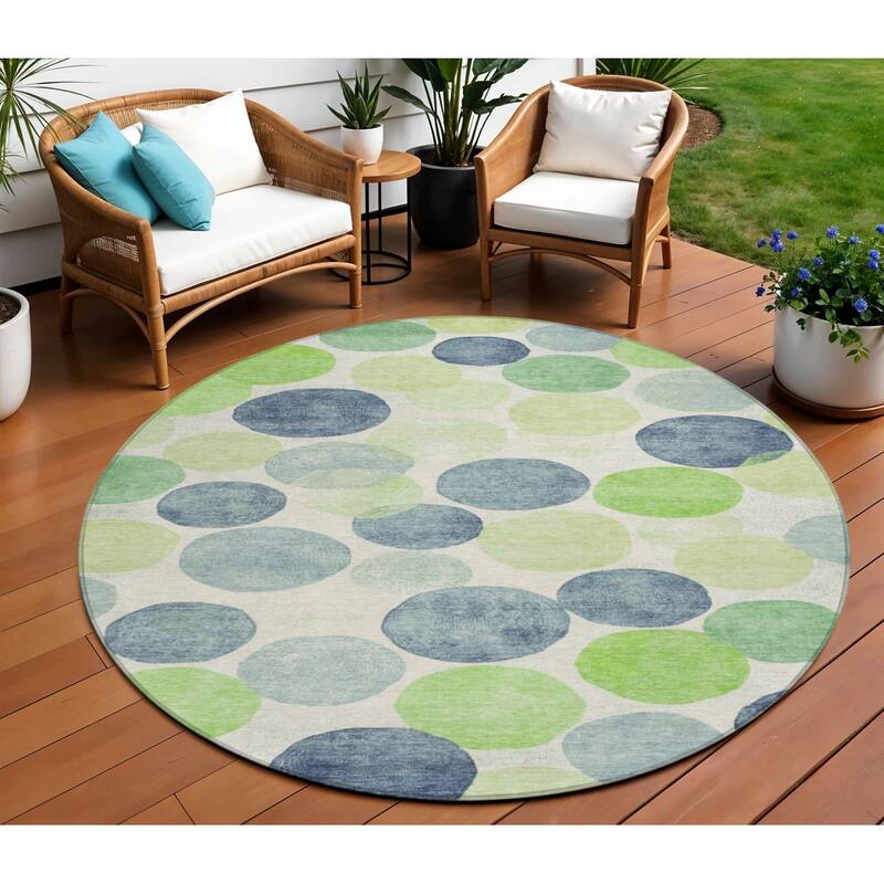 HomeRoots Geometric Transitional Rectangle Outdoor Rug - 8' Round