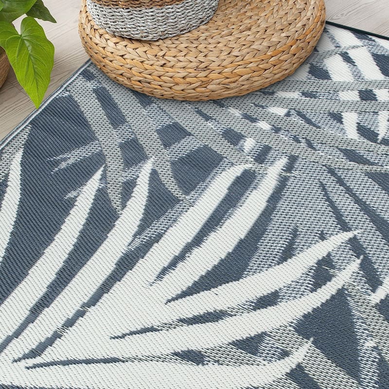 World Rug Gallery Toprical Leaves Coastal Reversible Recycled Plastic Outdoor Rugs
