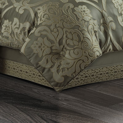 Five Queens Court Santino Comforter Set