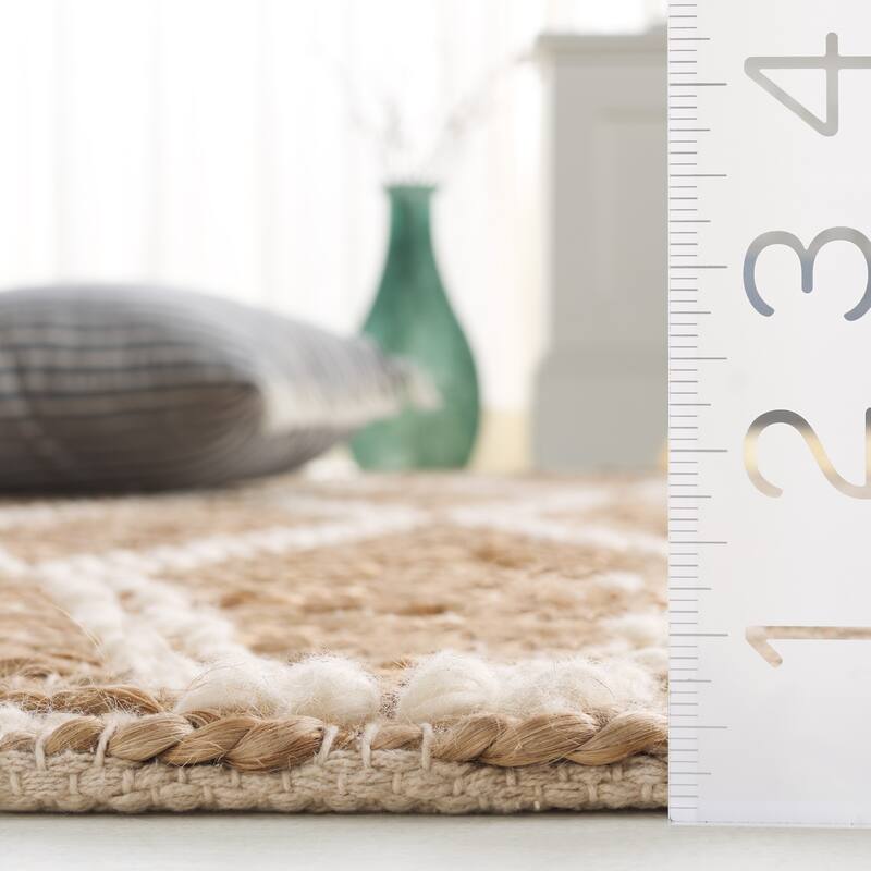 SAFAVIEH Handmade Natural Fiber Beguna Casual Jute Rug