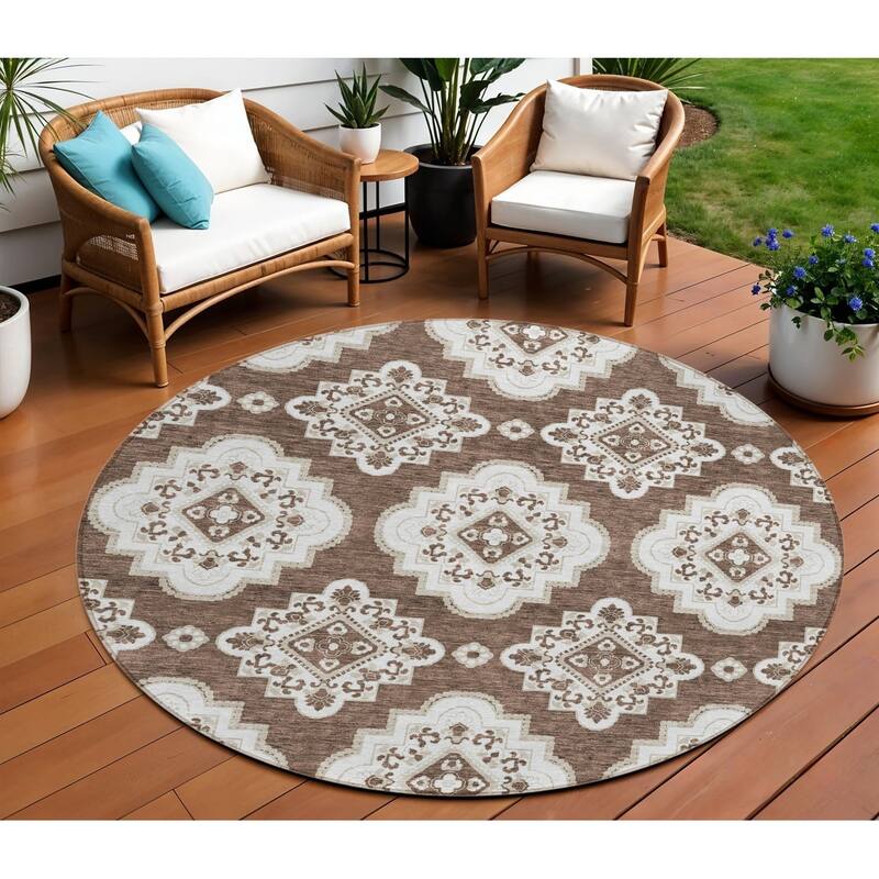 HomeRoots Medallion Transitional Rectangle Outdoor Rug - 8' Round