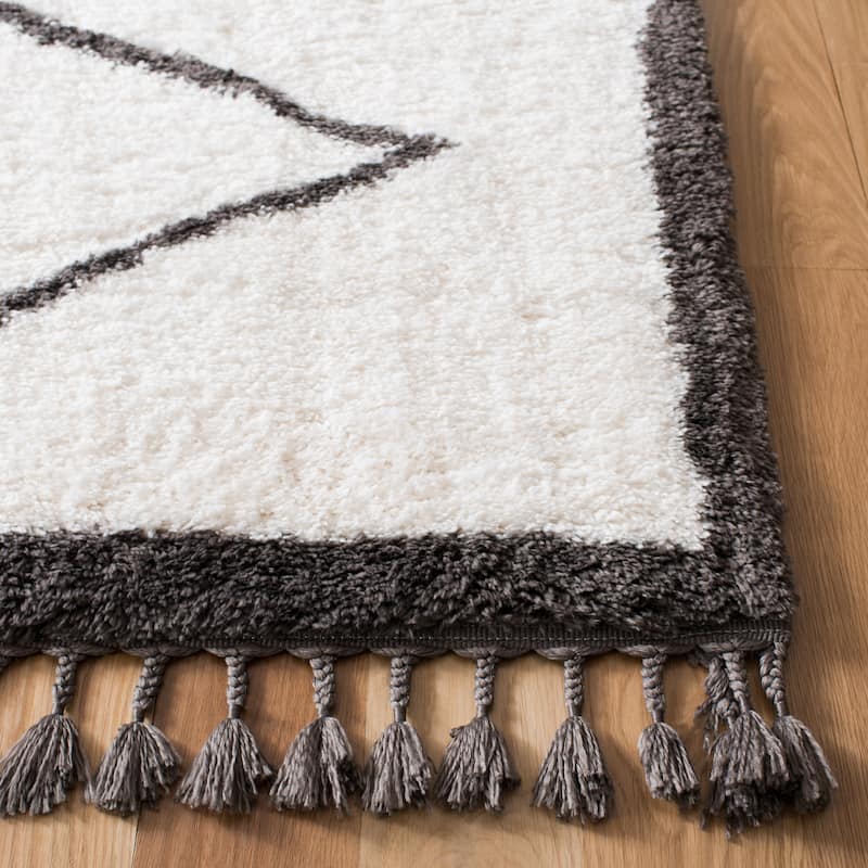 SAFAVIEH Carmella Liucija Shag Trellis Polyester Rug