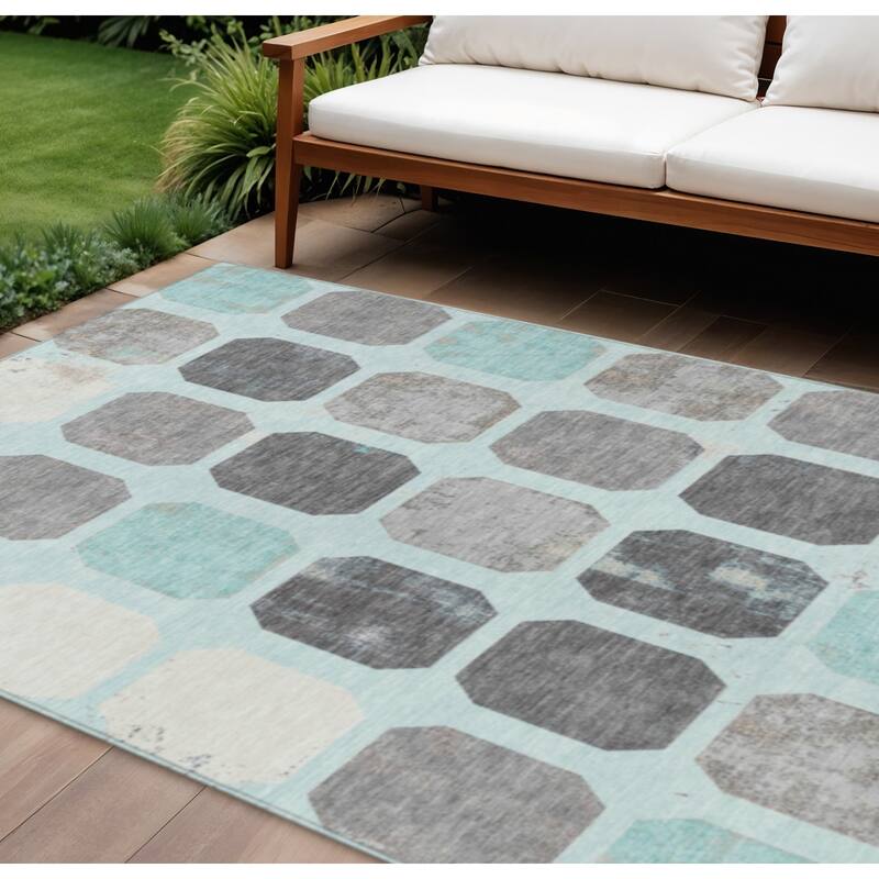 HomeRoots Geometric Transitional Rectangle Outdoor Rug - 9' X 12'