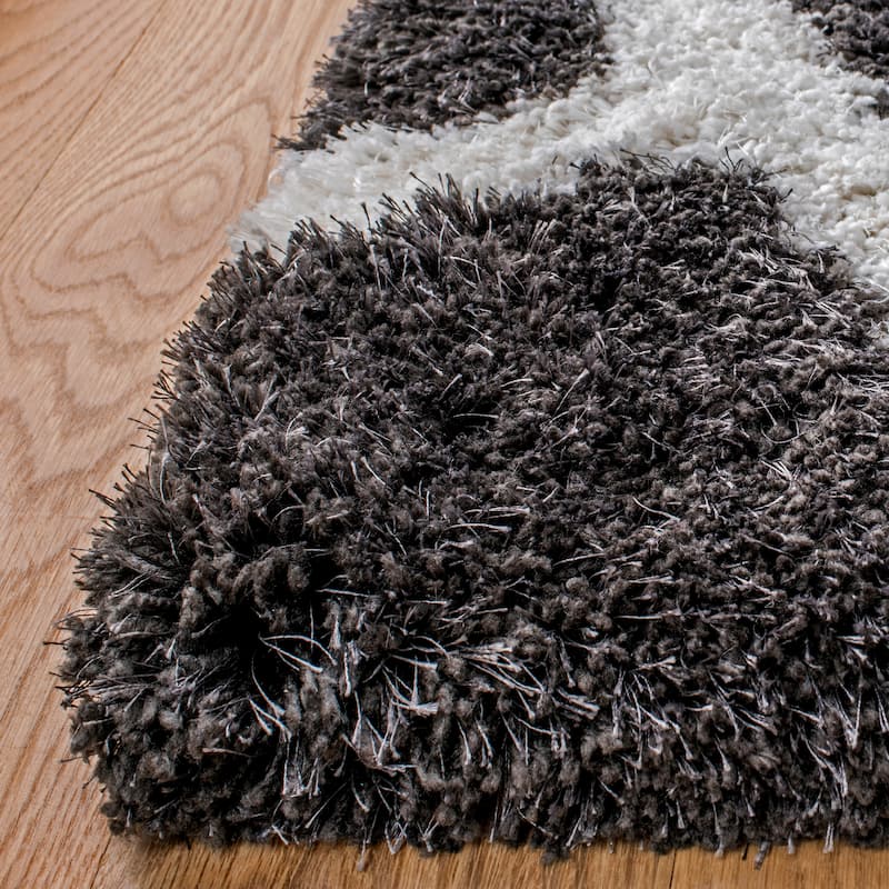 SAFAVIEH Handmade Barcelona Shag Mouna Polyester Rug