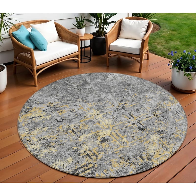 HomeRoots Geometric Transitional Rectangle Outdoor Rug - 8' Round