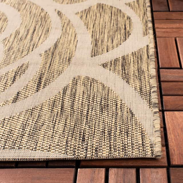 SAFAVIEH Courtyard Lorrayne Floral Geo Indoor/ Outdoor Area Rug