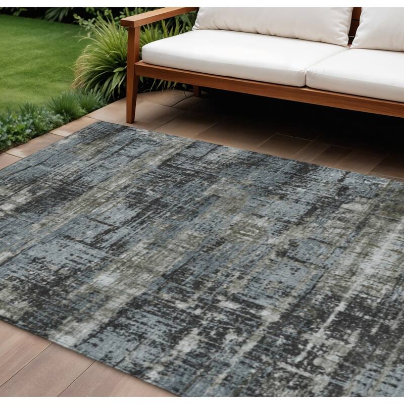 HomeRoots Geometric Transitional Rectangle Outdoor Rug - 8' X 10'