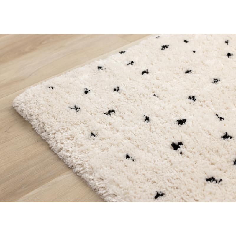 Cream Black Speckled Soft Shag Area Rug, 5'3" x 7'7"