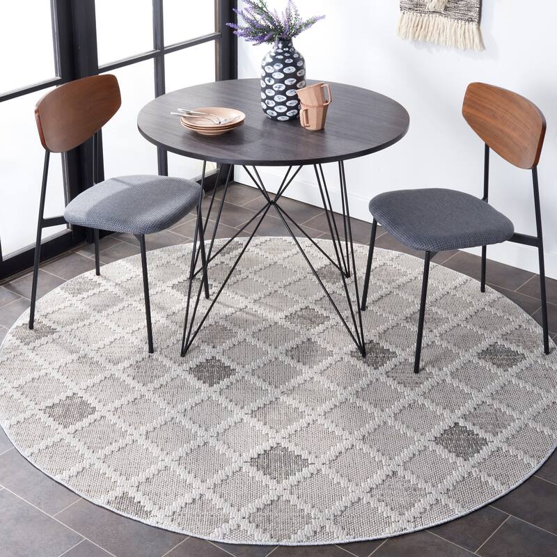 SAFAVIEH Global Hilde Trellis Rug - 6'7" Round - Grey/Ivory