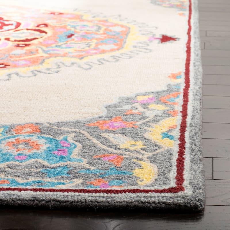 SAFAVIEH Handmade Micro-Loop Noeleen Wool Rug