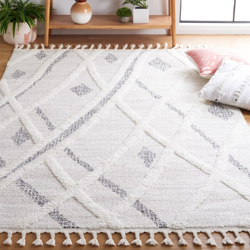 SAFAVIEH Moroccan Tassel Shag Sofika 2-inch Thick Rug - 8' x 10' - Beige/Grey
