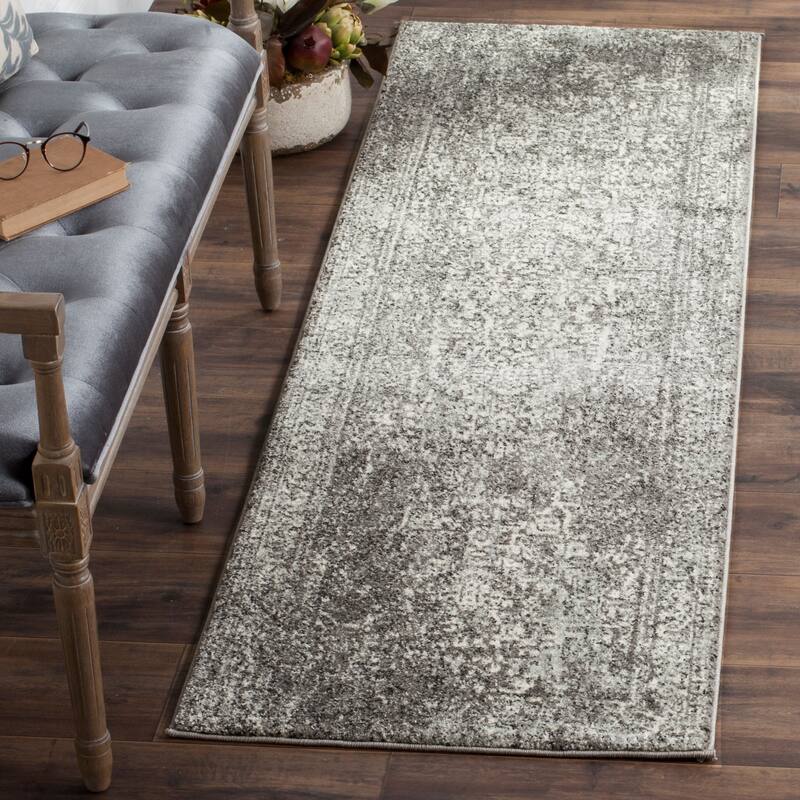 SAFAVIEH Evoke Quinn Vintage Distressed Rug