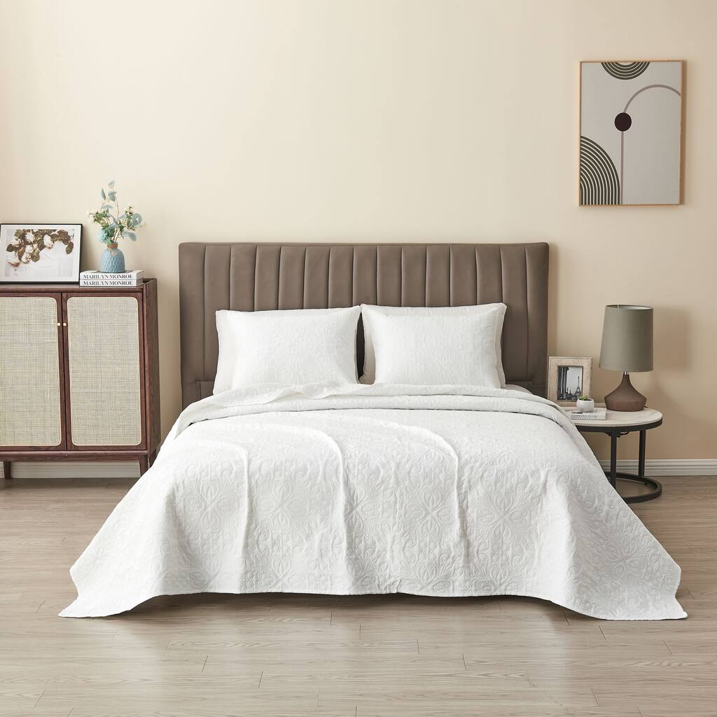 Premium Intricate Pinsonic Microfiber Quilt Set With Shams
