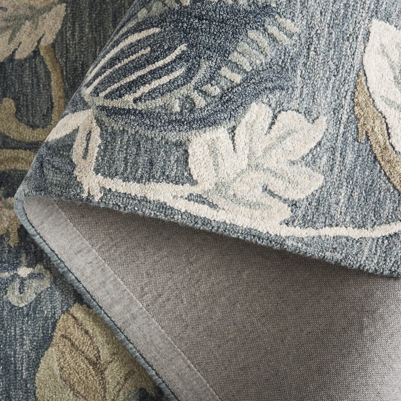 SAFAVIEH Handmade Jardin Novka Floral Wool Rug