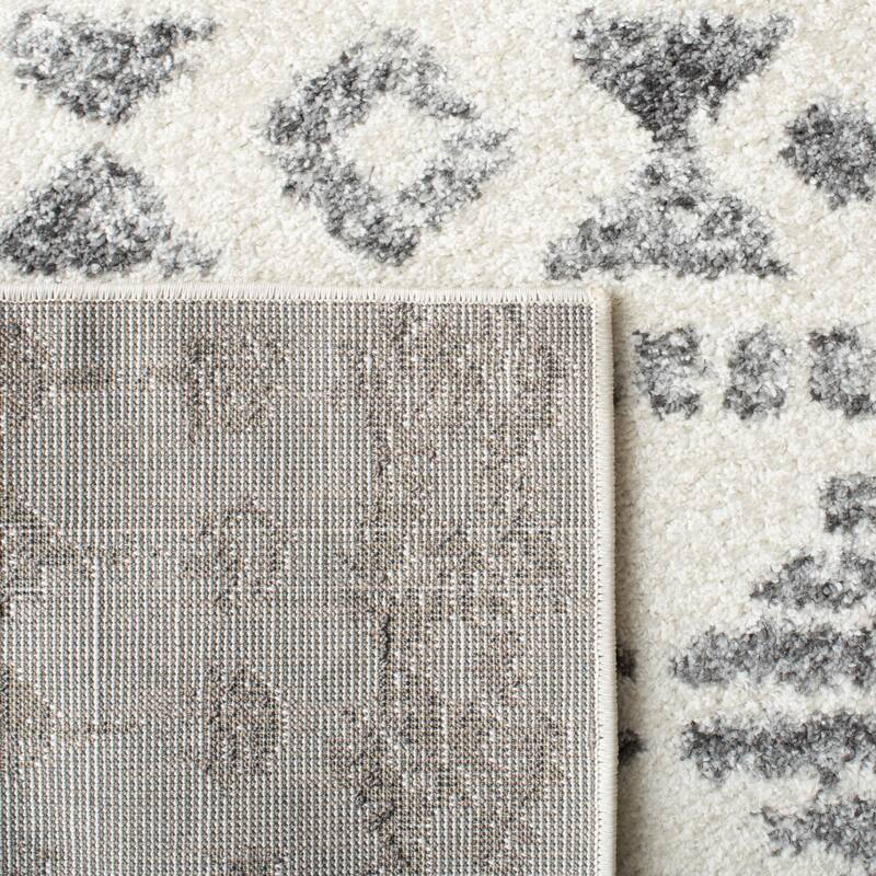 SAFAVIEH Tulum Ljuda Moroccan Boho Distressed Rug - Ivory/Grey - 5' 5" x 7' 7"