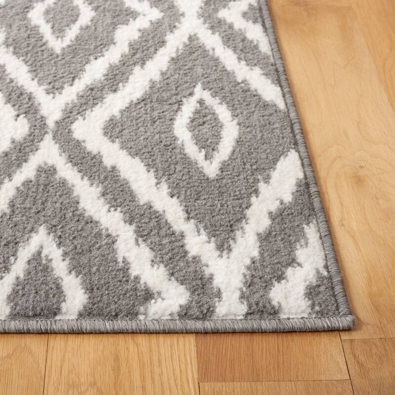 SAFAVIEH Pyramid Whitney Boho Geometric Rug