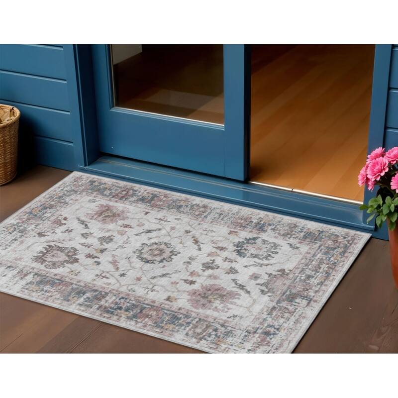 HomeRoots Floral Traditional Rectangle Outdoor Rug - 3' x 5'