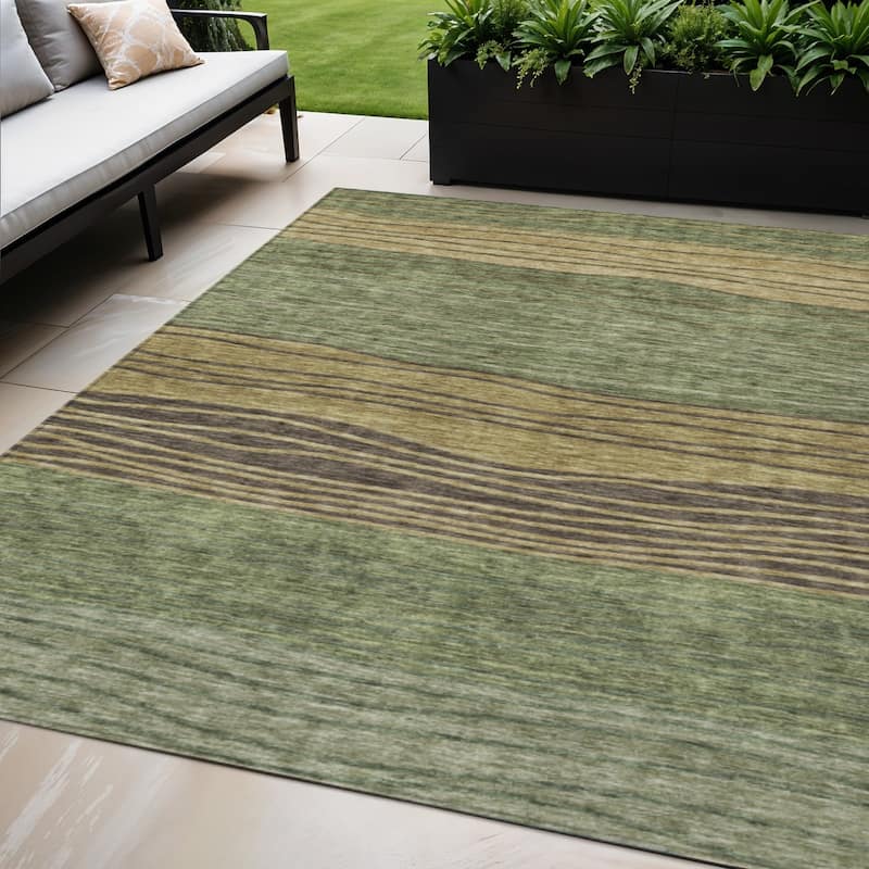 HomeRoots Striped Transitional Rectangle Outdoor Rug - 5' X 8'