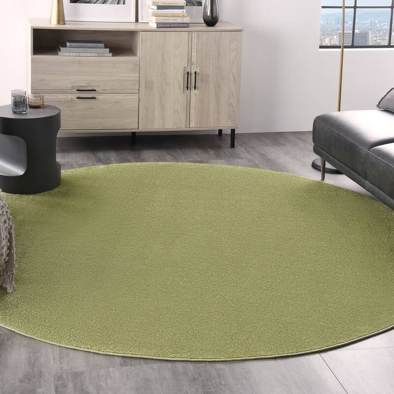 Nourison Essentials Solid Contemporary Indoor/Outdoor Area Rug - 8' Round - Green