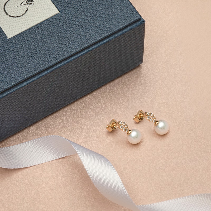 14k Yellow Gold Freshwater Pearl Bow Design Stud Earrings