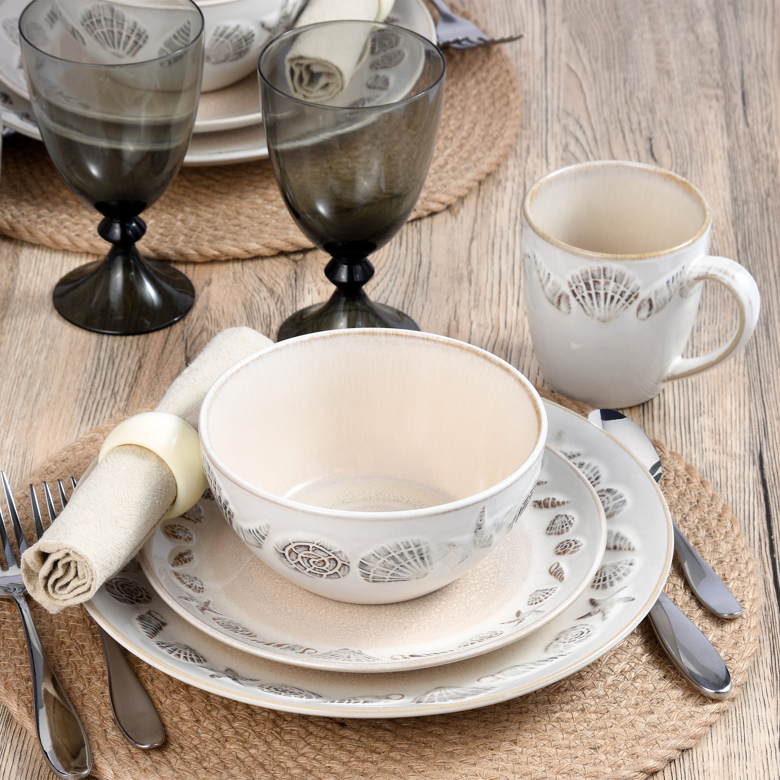 Pfaltzgraff Farmhouse Hen 16 Piece Dinnerware Set