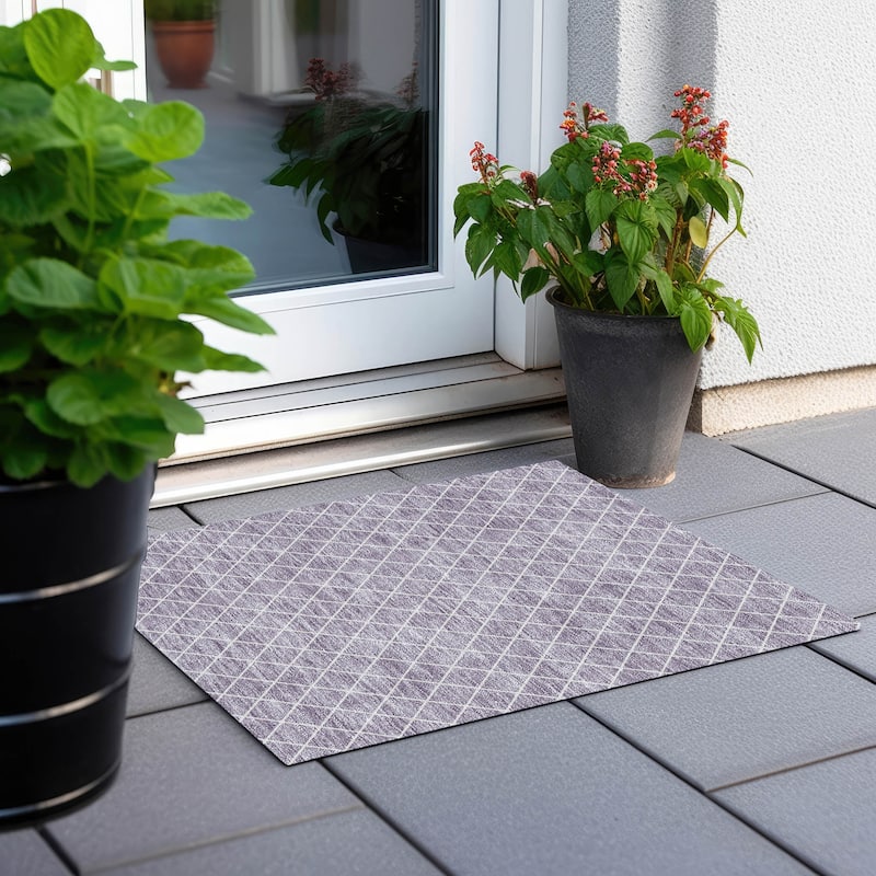 Machine Washable Indoor/ Outdoor Chantille Diamond Trellis Rug - Lavender - 1'8" x 2'6"