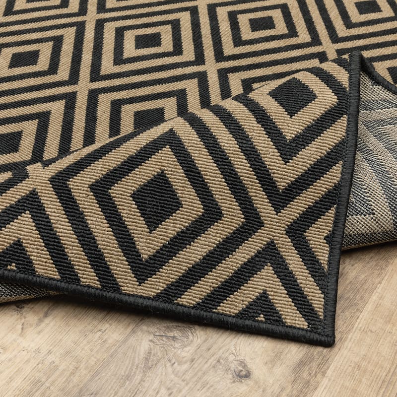 Vista Home Malta Black/Tan Diamond Indoor-Outdoor Rug.