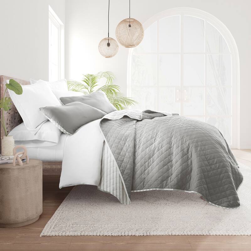 Becky Cameron All Season 3 Piece Summer Stripes Reversible Quilt Set with Shams