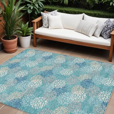 HomeRoots Polka Dot Transitional Rectangle Outdoor Rug
