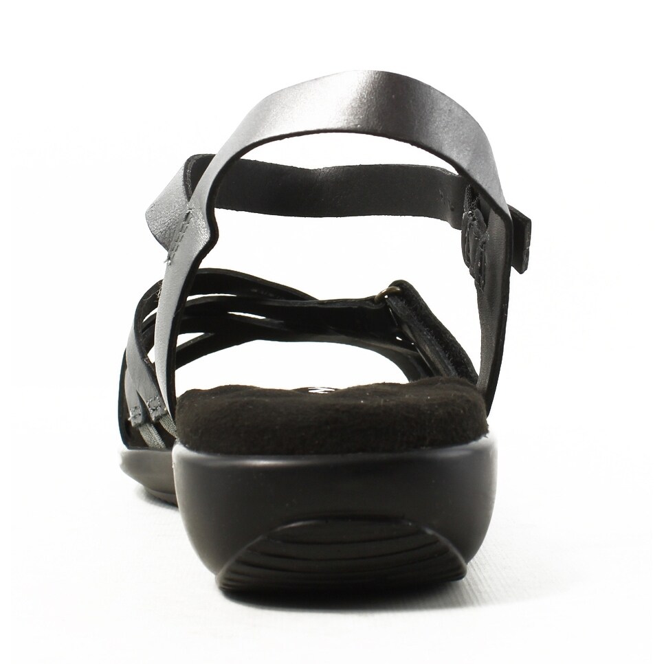 walking on a cloud sandals