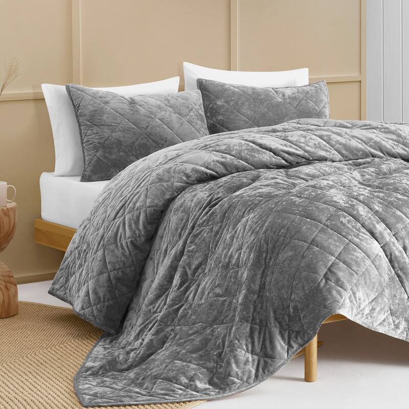 Wonderful Diamond Velvet 3 Piece Quilt Set