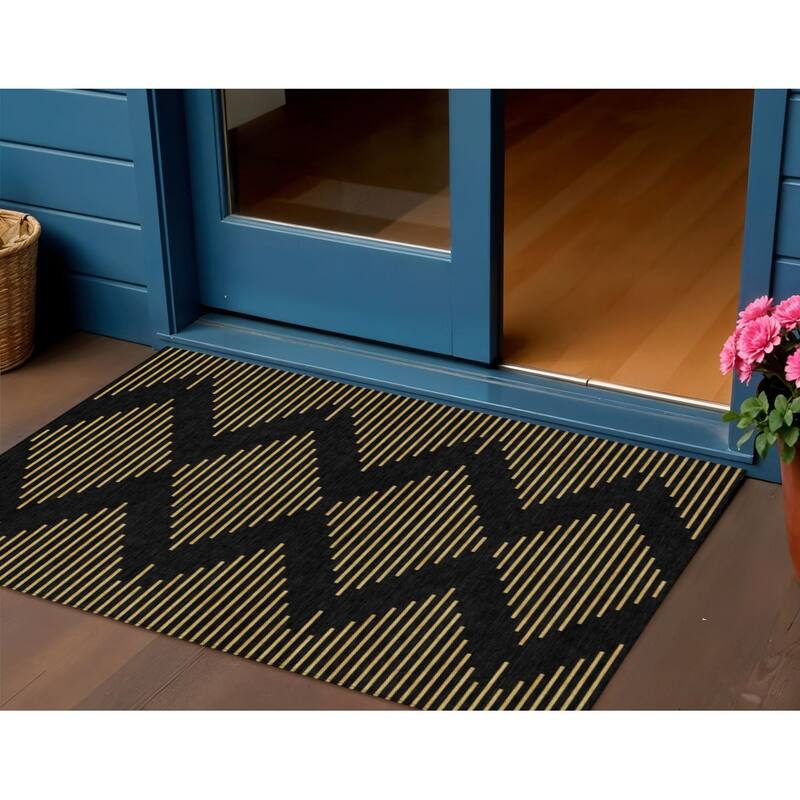 HomeRoots Geometric Transitional Rectangle Outdoor Rug - 3' x 5'