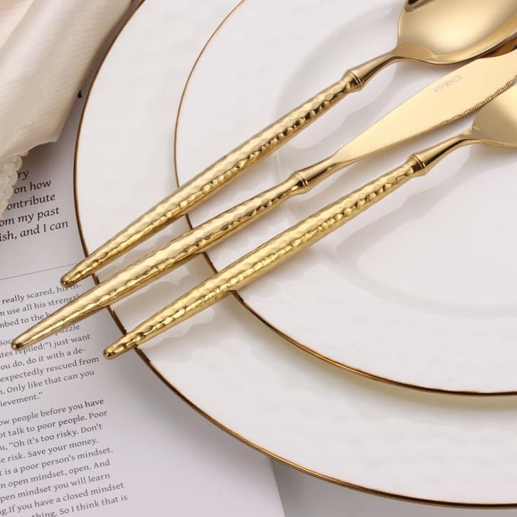 20 Pc Flatware Set with Hammered Handles