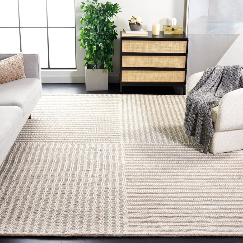 SAFAVIEH Handmade Natura Reagan Geometric Wool Rug